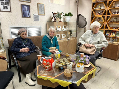 В преддверии Дня старшего поколения Музей мёда наполнился особой теплотой! 